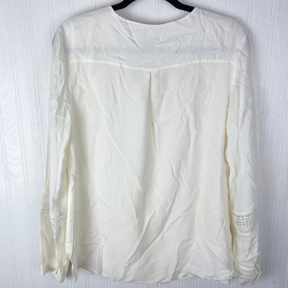 Chico's Cream Button Up‎ Blouse Lace Detail size 8/10 - Picture 2 of 6